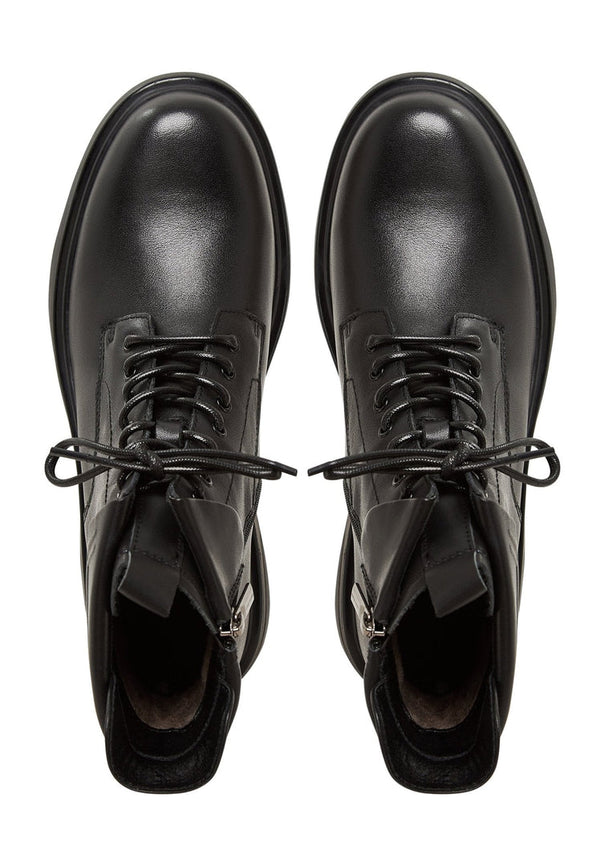 Elegantes botines con tacón en bloque