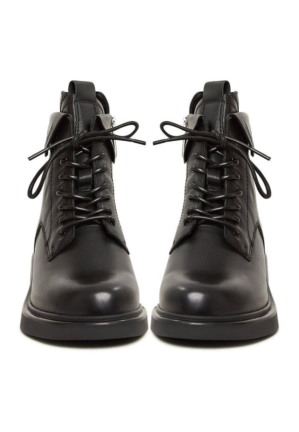 Elegantes botines con tacón en bloque