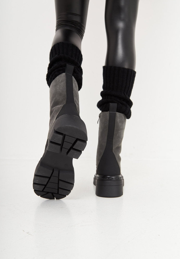 Elegantes botines con cordones