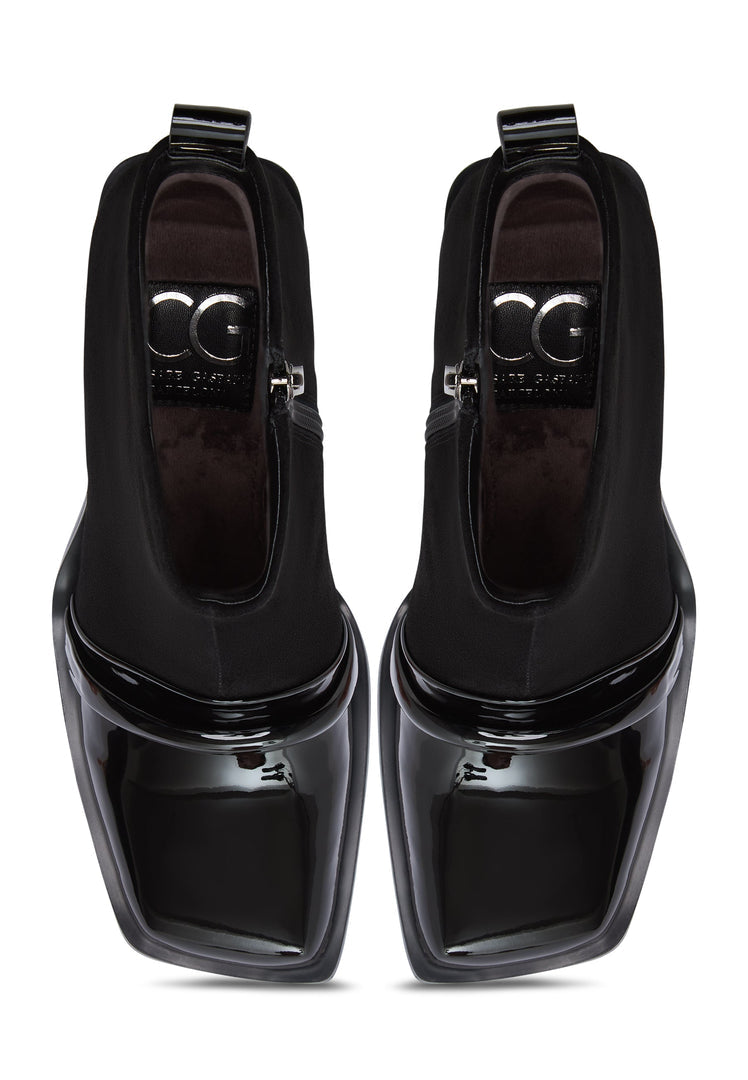 A pair of stylish black women's Wren block heel ankle boots, perfect for any outfit.