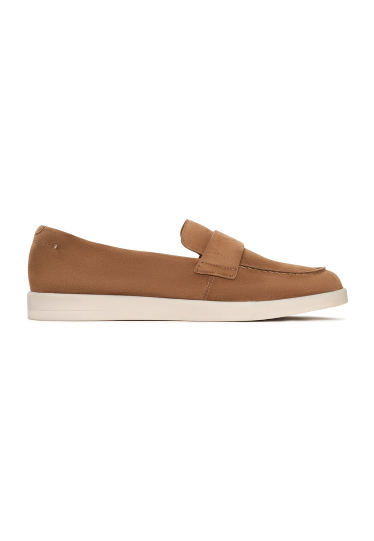 A stylish pair of women's low platform loafers in an elegant beige color, perfect for a casual and comfortable look in Alaska.