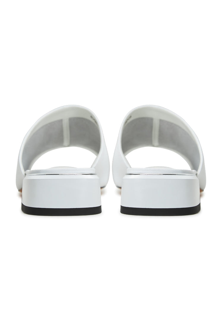 A pair of women's white Block heeled slippers named Slippers Beatriz, featuring a stylish high heel design.