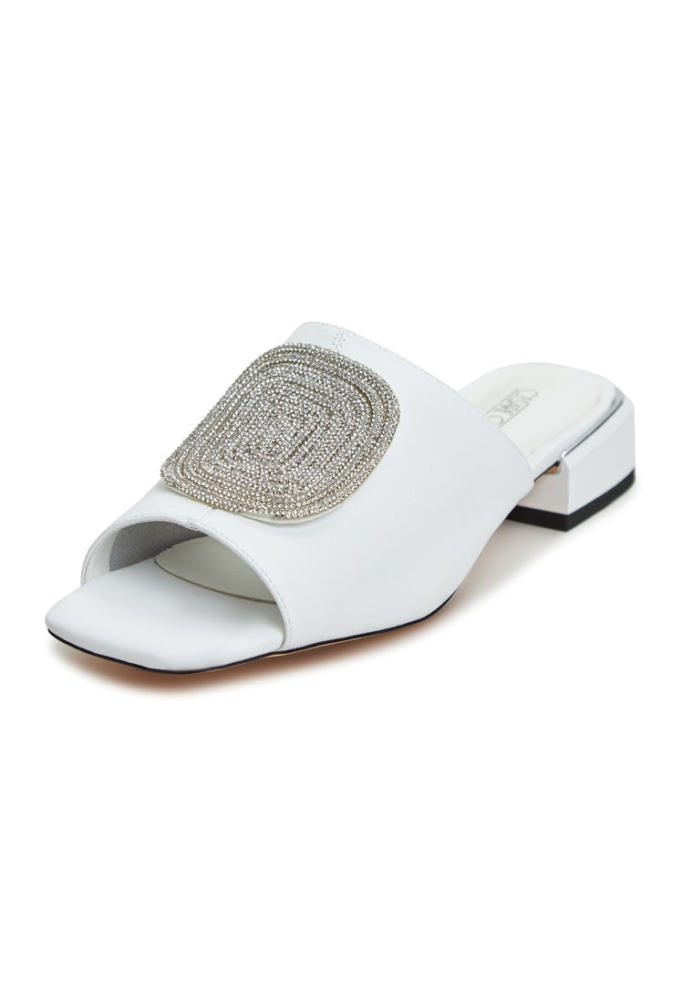 A stylish pair of white Women's slippers Beatriz featuring a block heel design for a touch of elegance and sophistication.