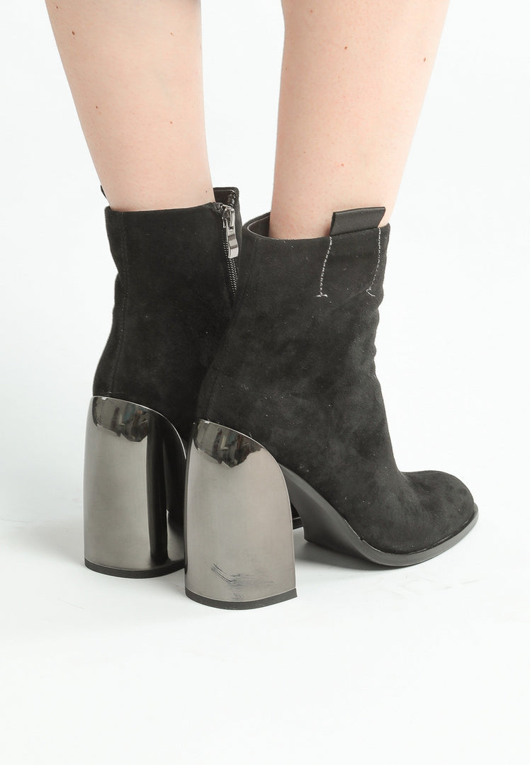 A close-up photo of chic black suede ankle boots with a trendy square heel, perfect for fashionable women's outfits.