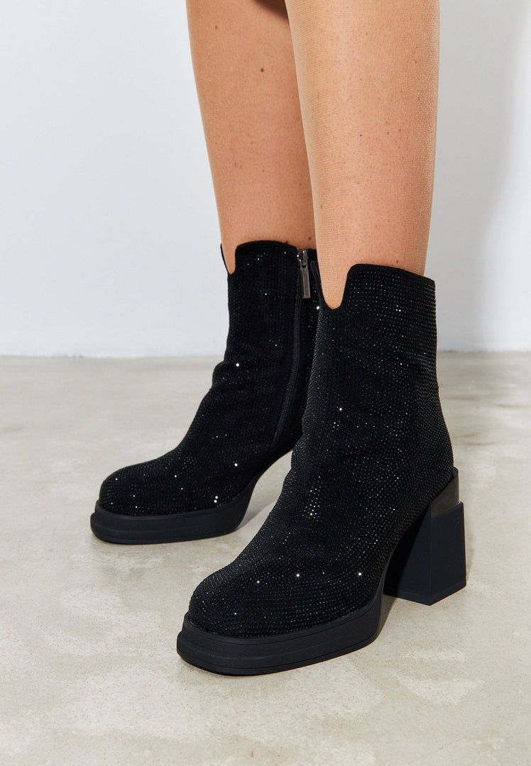 Leather Block Heels Ankle Boots - Black