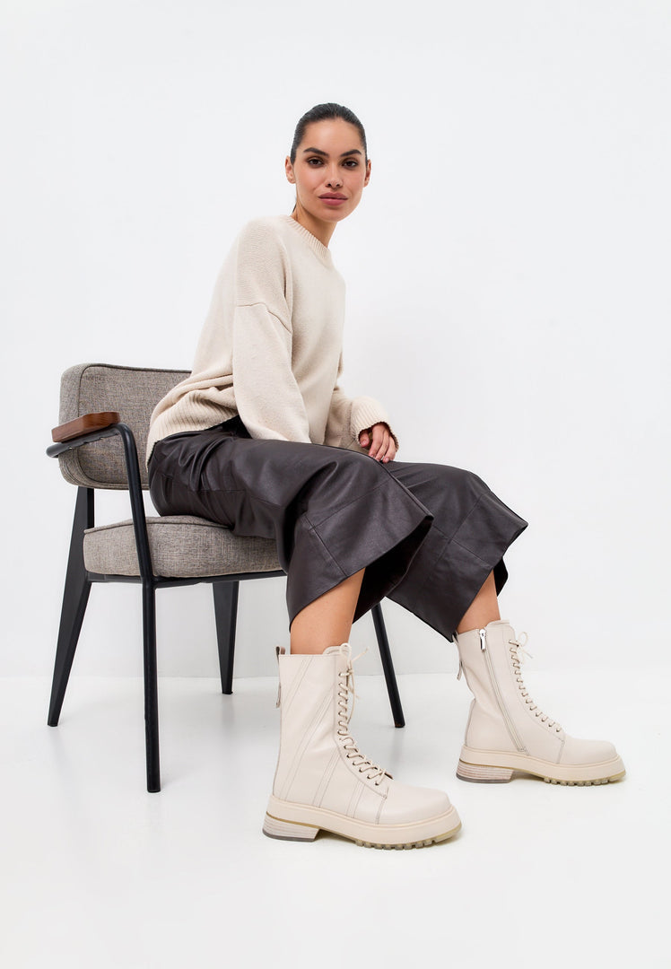 Leren enkellaarsjes met veters