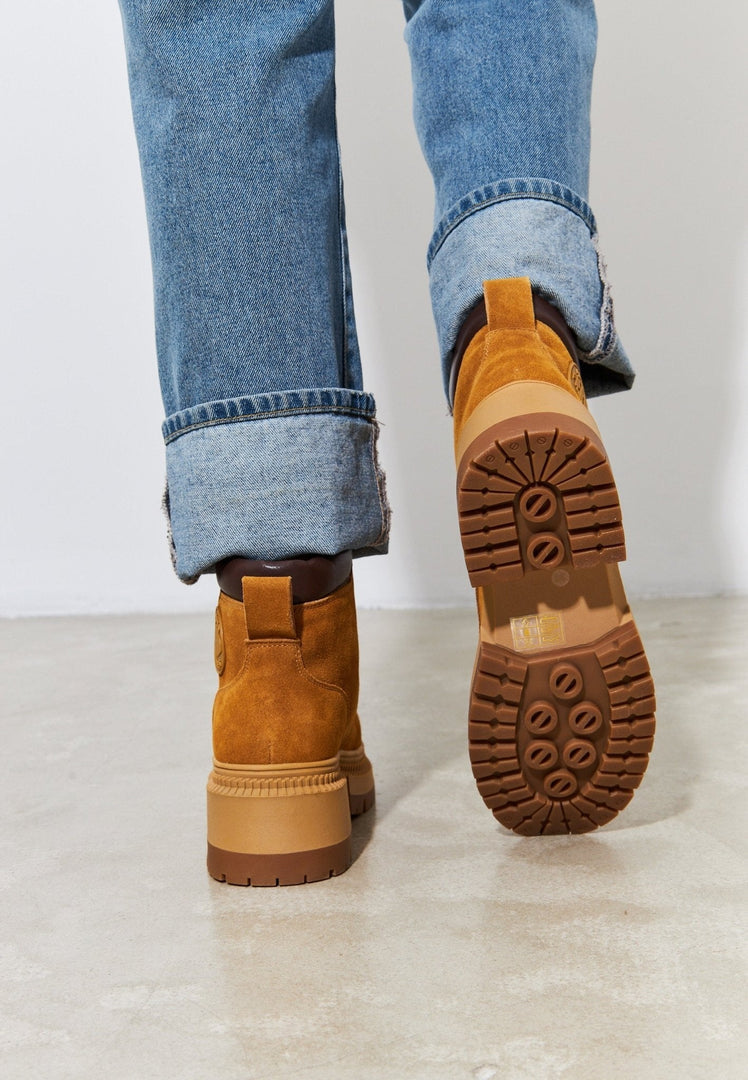 Schnürstiefeletten