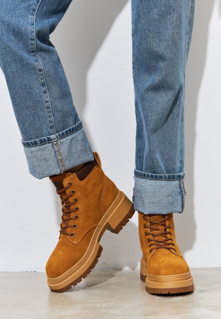Schnürstiefeletten