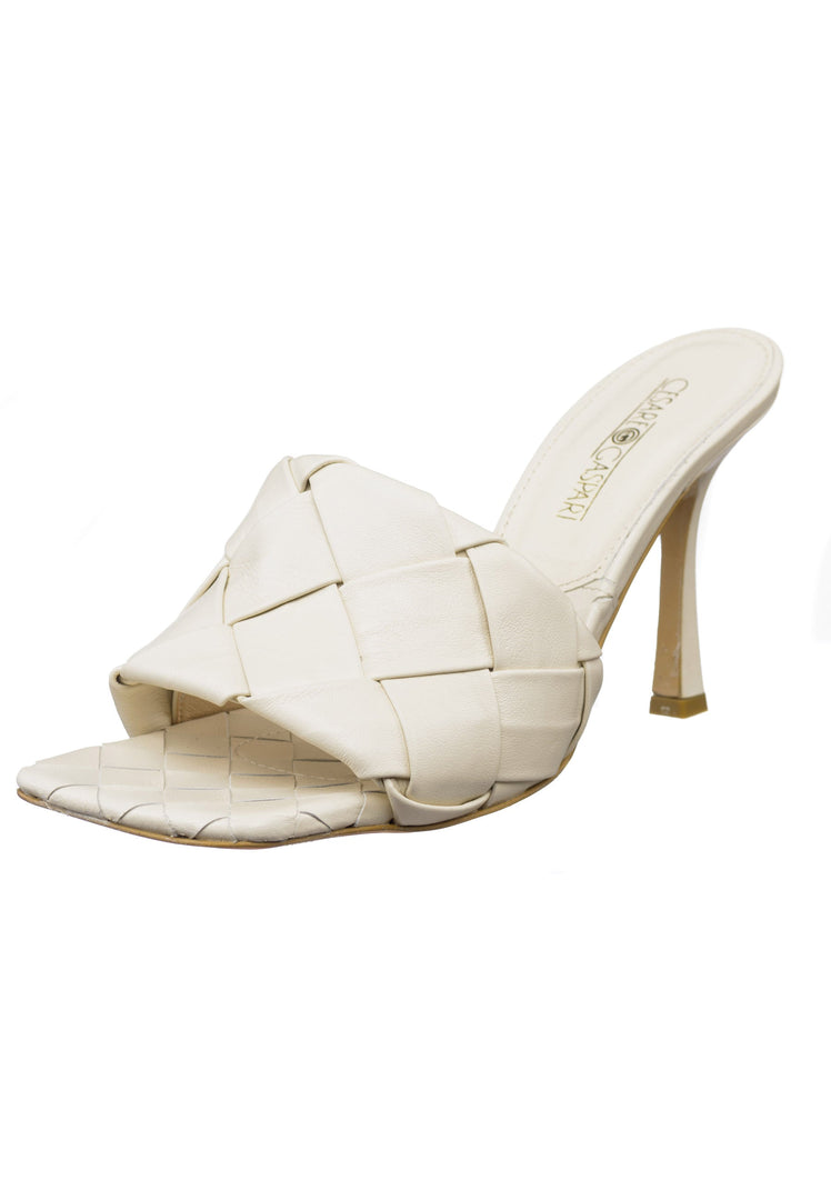 Geflochtene Eleganz Pantoletten