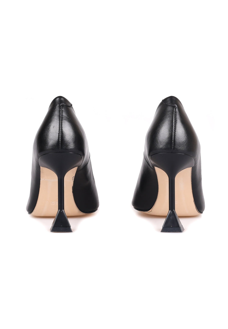 Ikonisch geformte Pumps