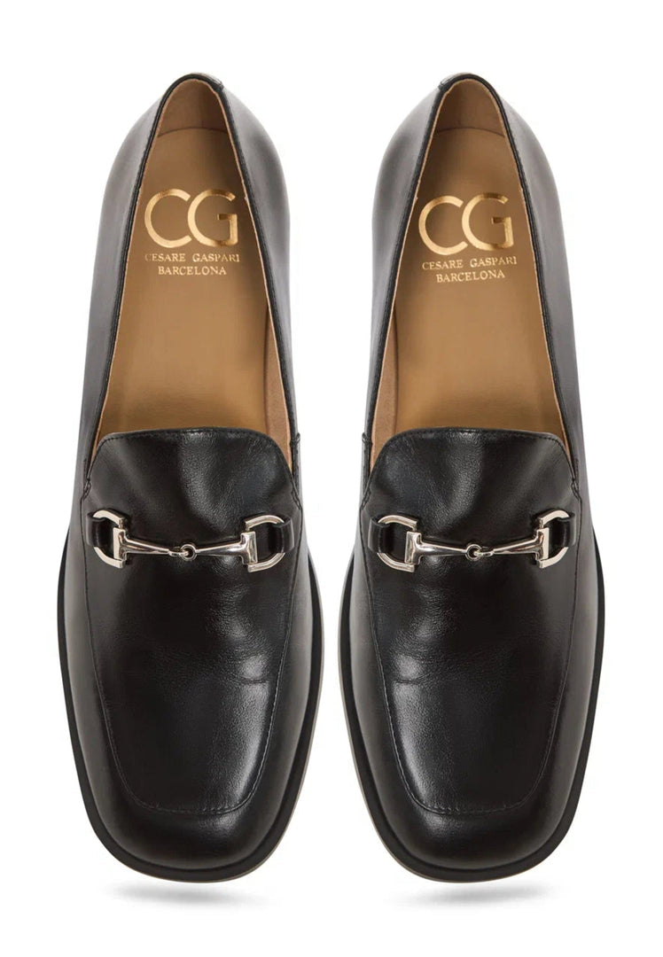 Equestrian Chic Loafers - Black