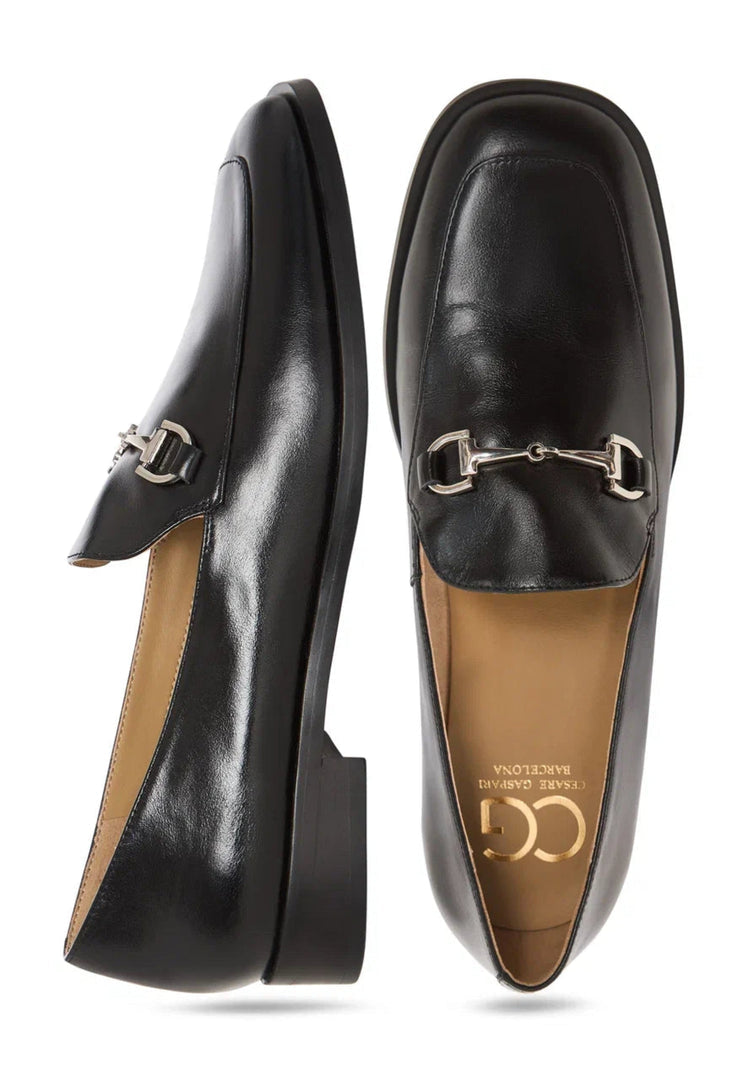 Equestrian Chic Loafers - Black