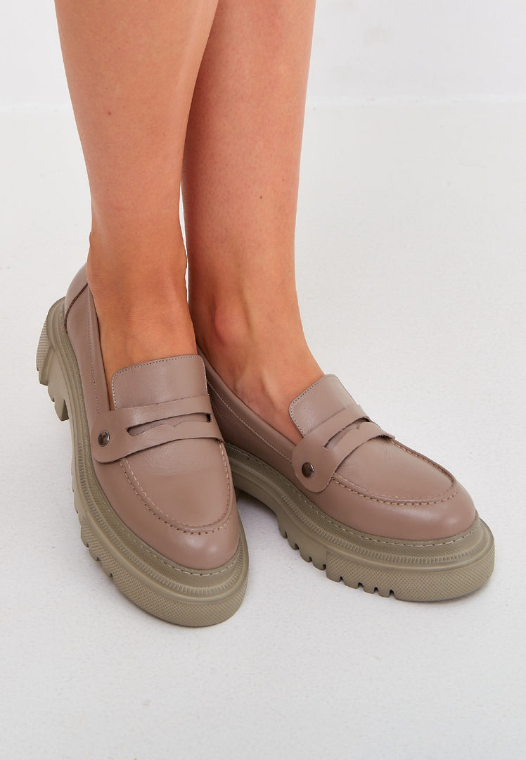 Klobige Loafers mit Kettendetails - Beige