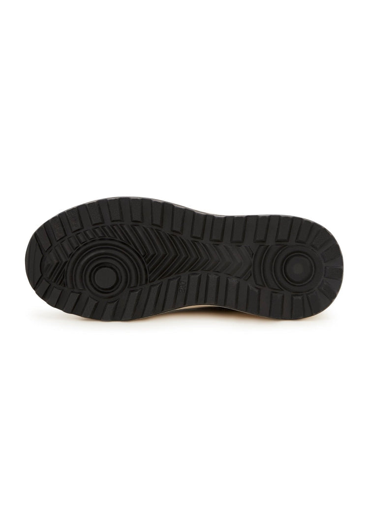 A pair of stylish black winter platform boots, perfect for staying warm and fashionable this winter.