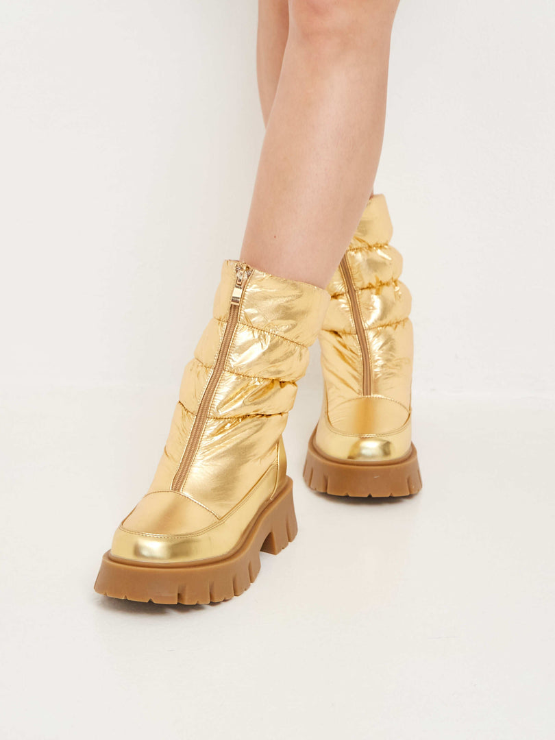 Stay warm and stylish this winter with these cozy chic gold boots, the perfect addition to your fashion footwear collection. Embrace the latest winter fashion trends with these stunning boots.