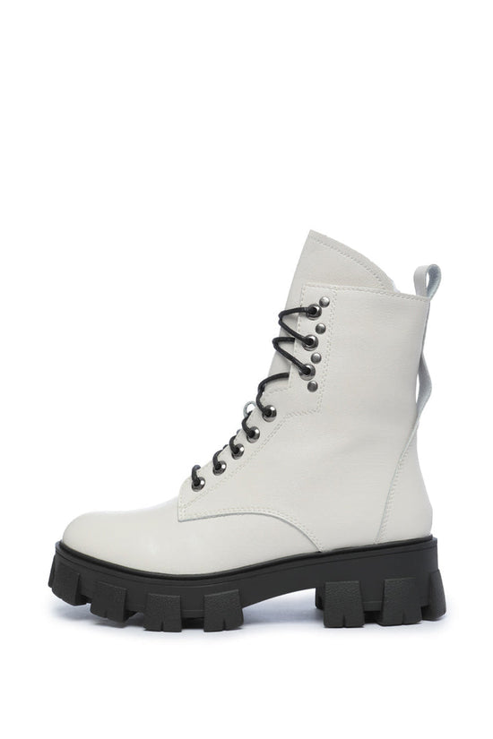Klobige Kampfstiefel
