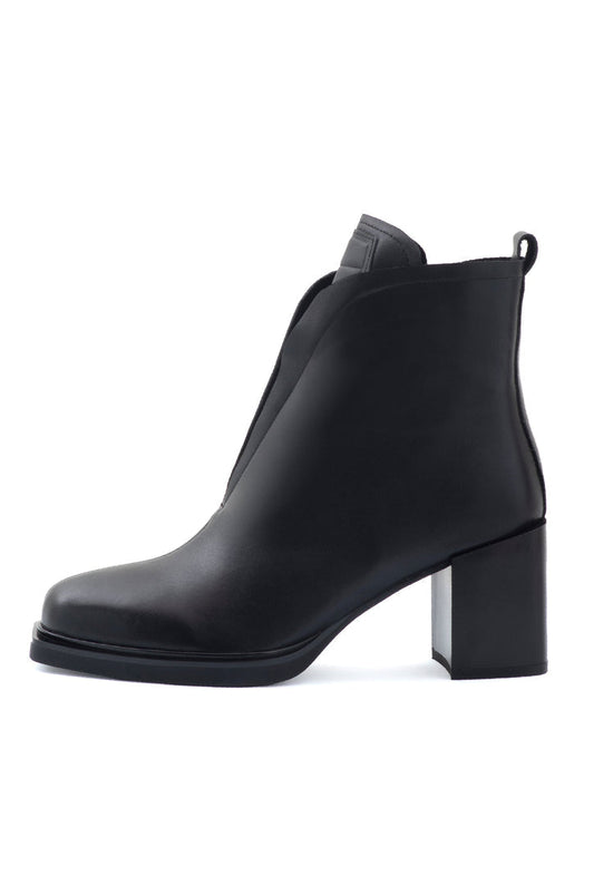 Bottines à talons noirs - Modern & Sleek Women's Footwear