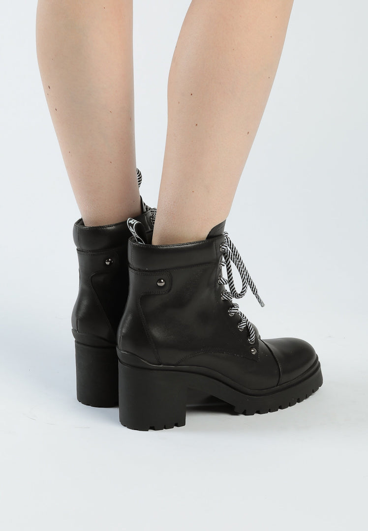Bottines à lacets et à talons - Noir
