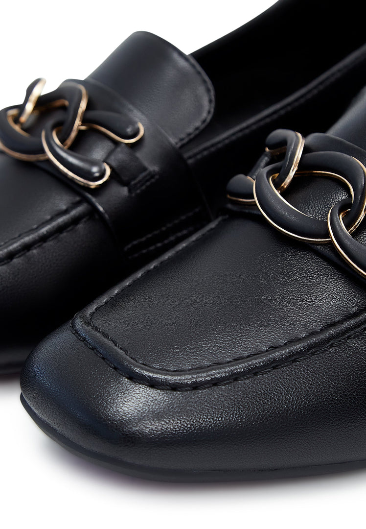 Loafers aus Leder mit Kettenverzierung - Schwarz