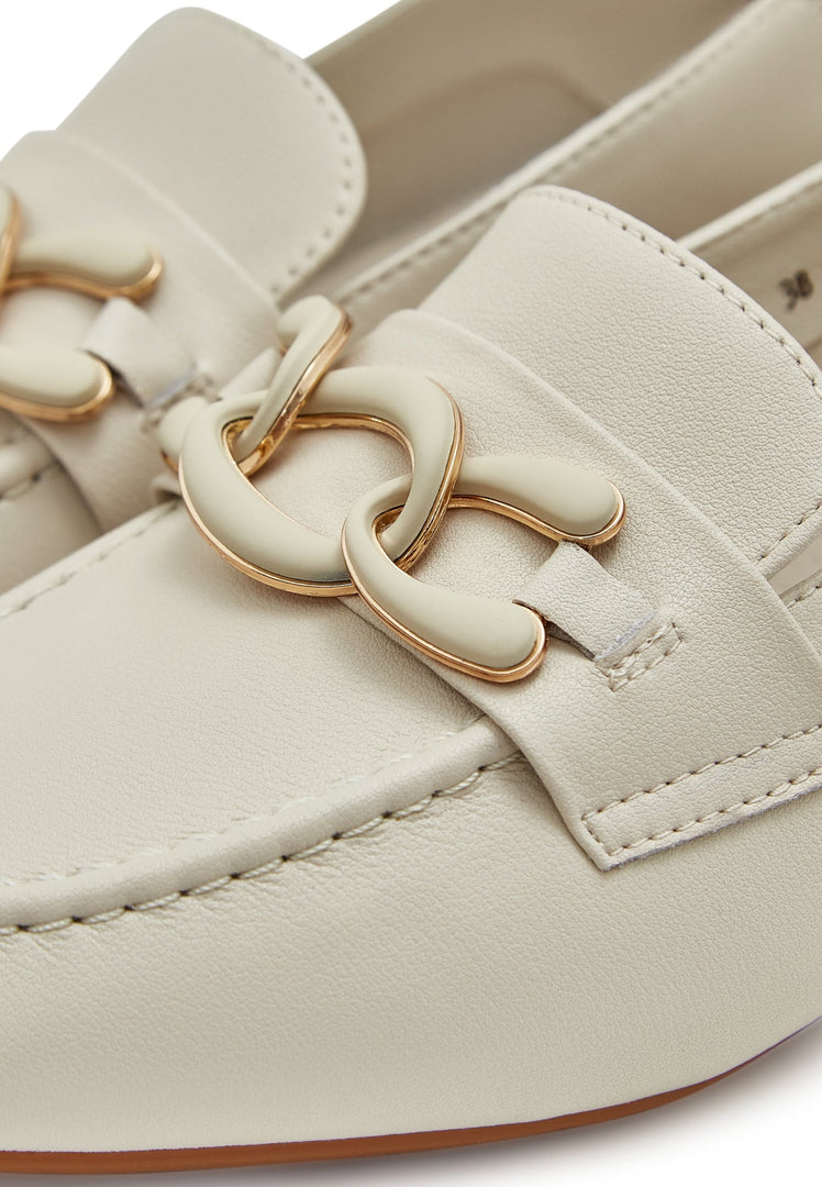 Loafers aus Leder mit Kettenverzierung - Beige