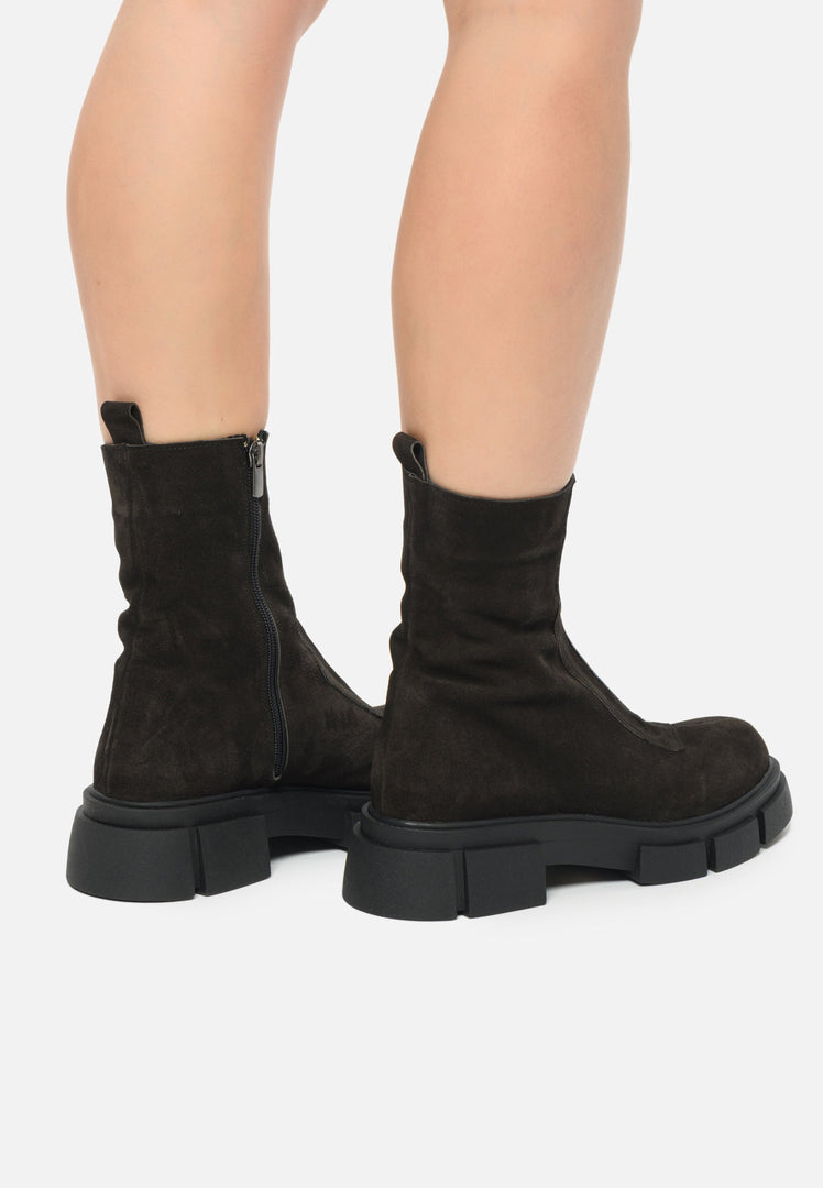 Stiefeletten aus Wildleder mit klobigem Plateau