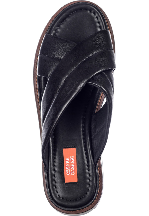 Wyściełane sandały na platformie z poprzecznymi paskami