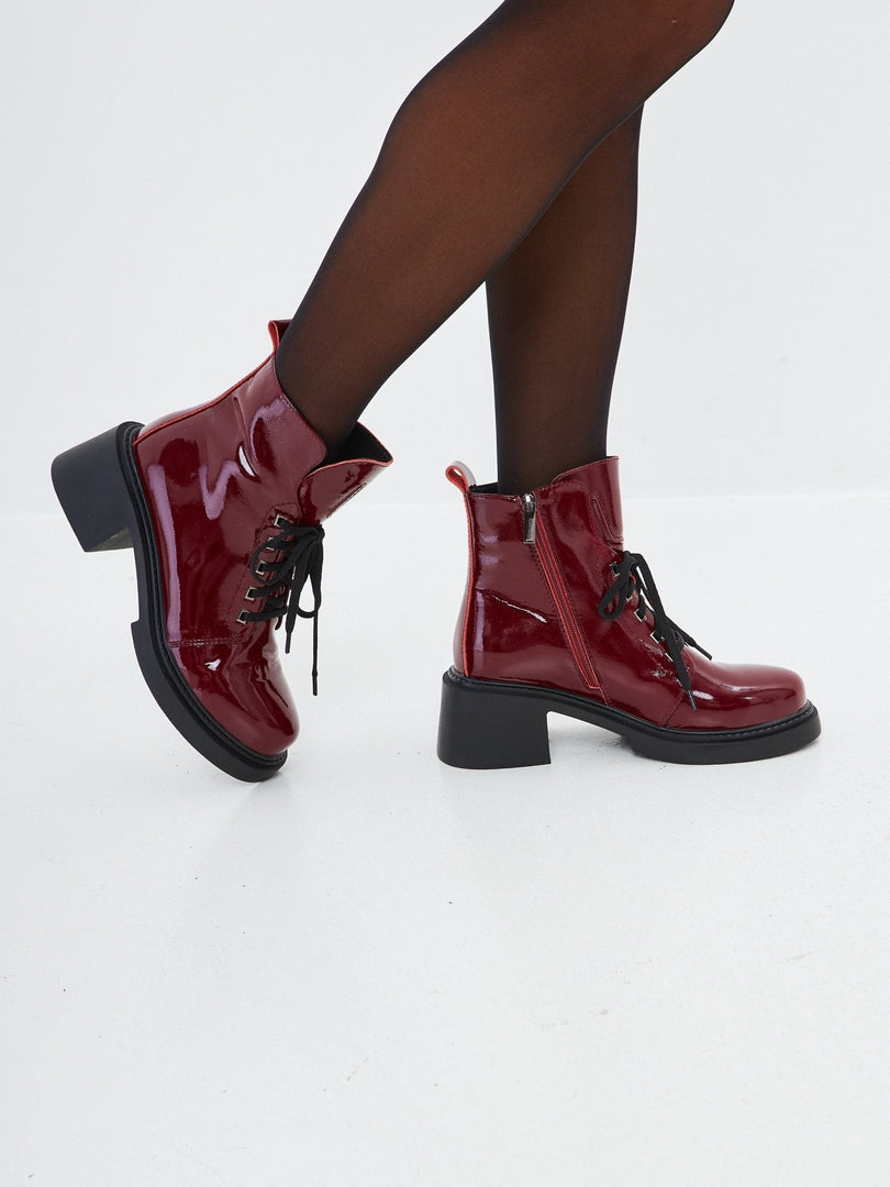 Lackleder-Schnürstiefeletten