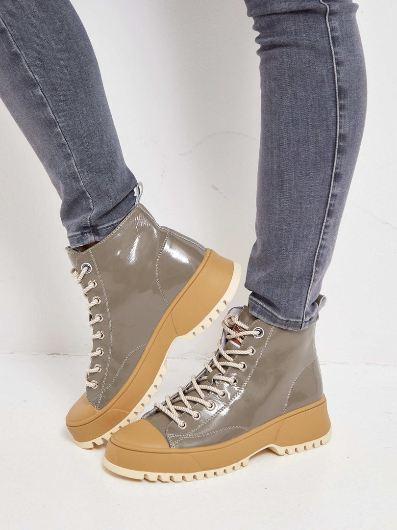 High-Top-Stiefel aus Lackleder