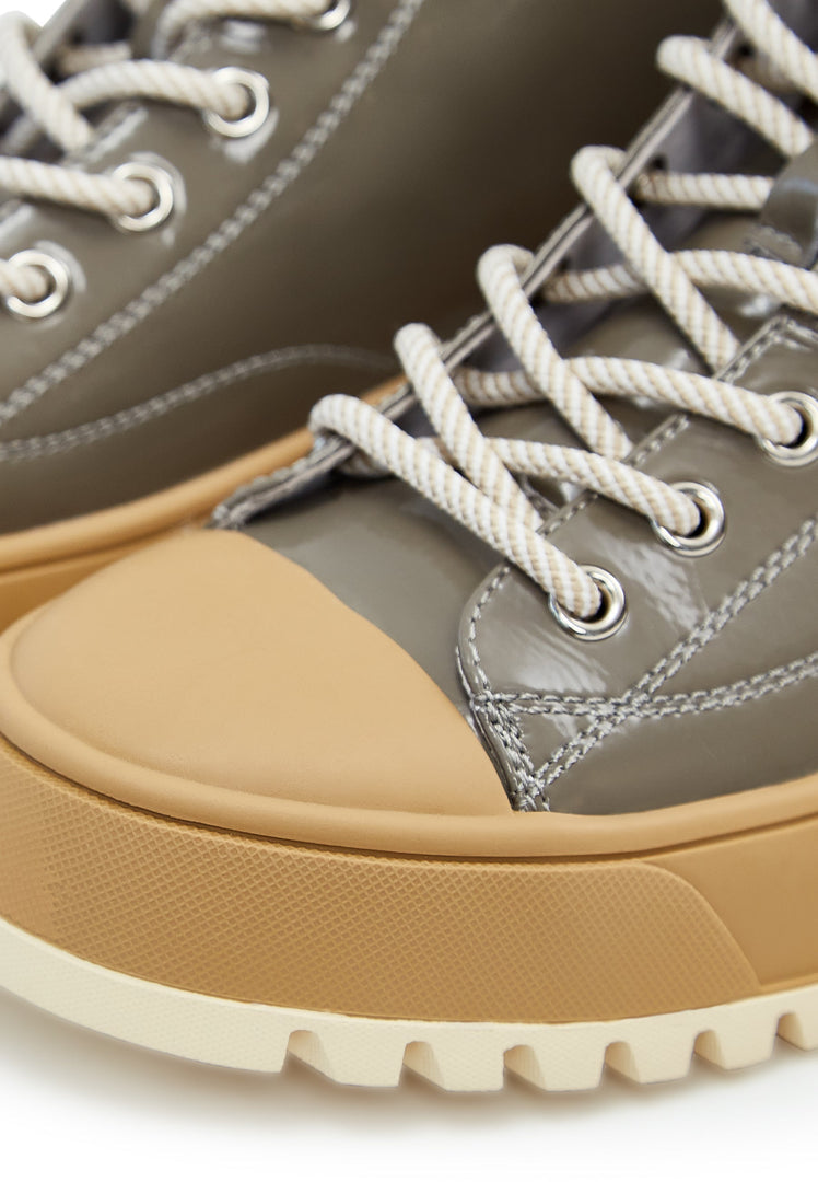 High-Top-Stiefel aus Lackleder