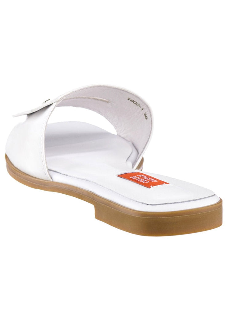 A pair of elegant white sandals, perfect for a trendy and fashionable look.