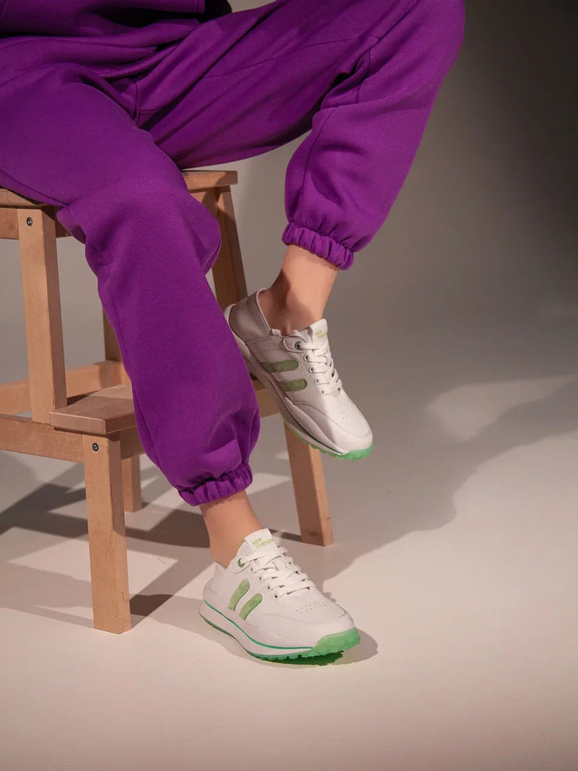 Baskets en cuir rayées