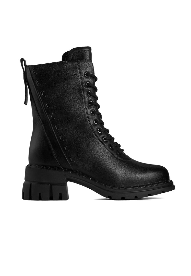 A stylish pair of block heeled boots with a wool insole, perfect for winter. Ideal as classic women's fashion boots that elevate any outfit.