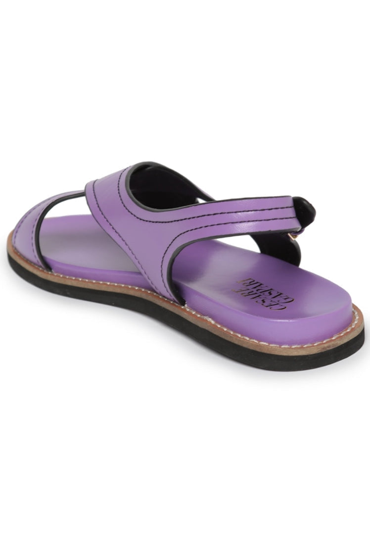 A pair of stylish women's flat sole classic sandals, perfect for summer days, are shown in this image. These comfortable and chic sandals are a must-have for the season.