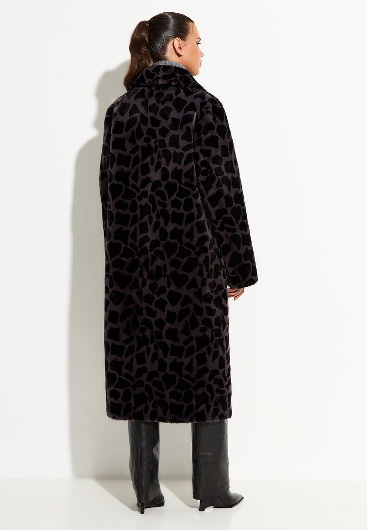 Fashionable reversible Pantera faux fur coat in black featuring animal print design, perfect for staying stylish and warm this winter.