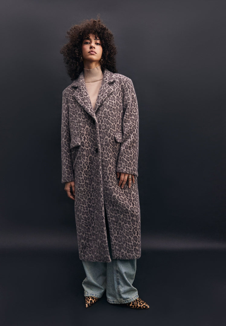 A stylish long Bianca coat in faux fur leopard print design.