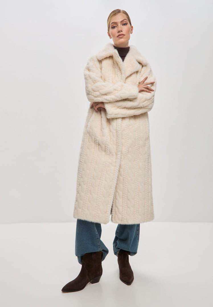 A trendy cream cable knit coat with faux fur trimming, the elegant faux fur coat Hildi is the perfect stylish choice for winter, combining cable knit details with a cozy fur collar for a luxurious cream winter coat look.