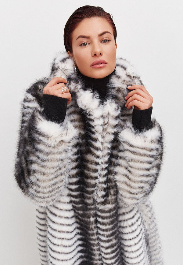 Abrigo largo con cinturón de piel sintética