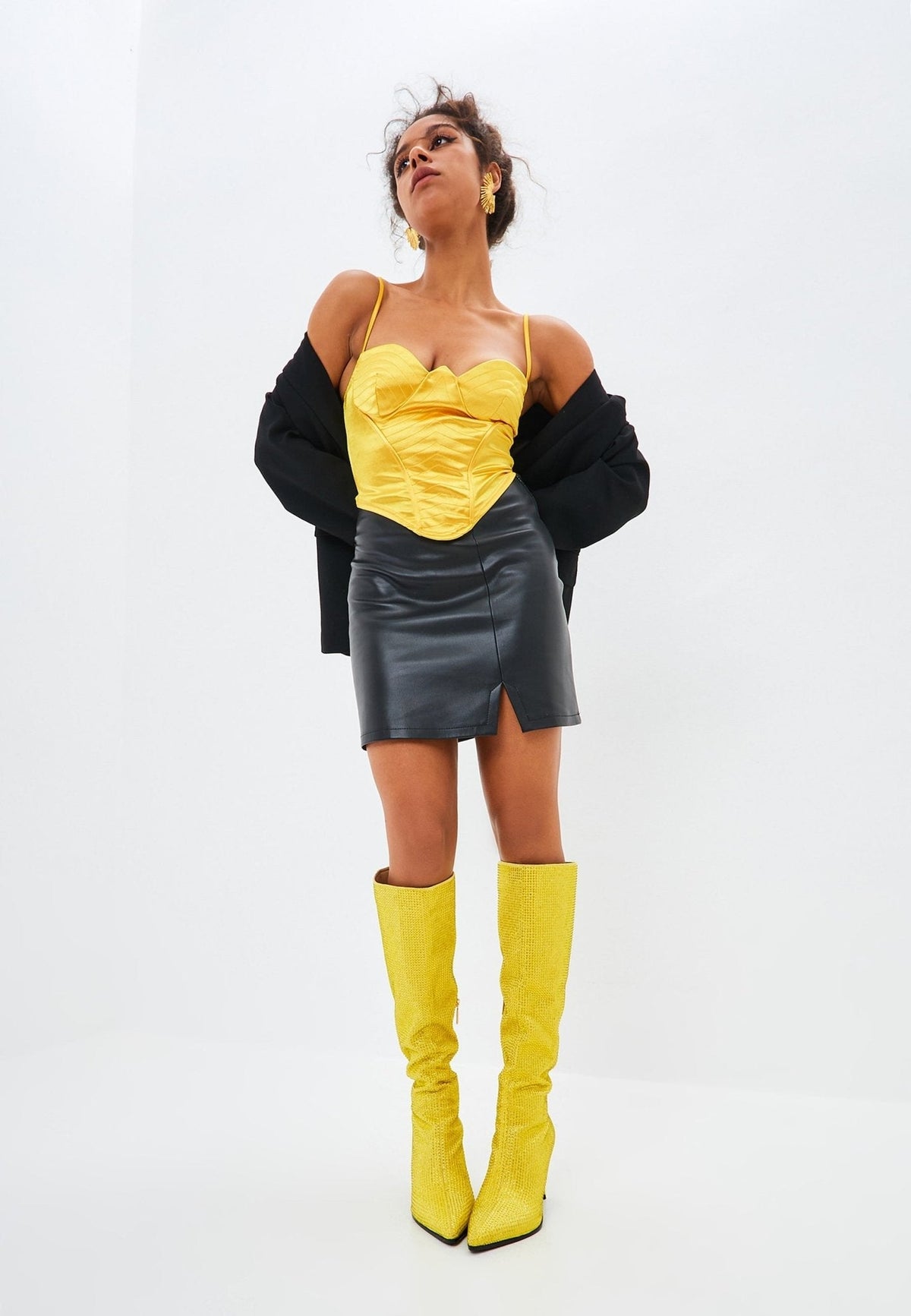 Bottes à hauteur de genou ornées d'un bijou