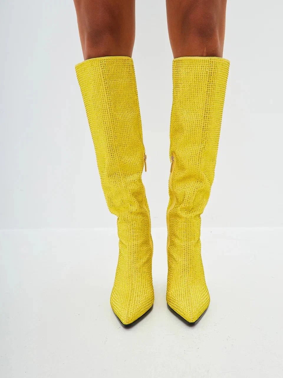 Bottes à hauteur de genou ornées d'un bijou