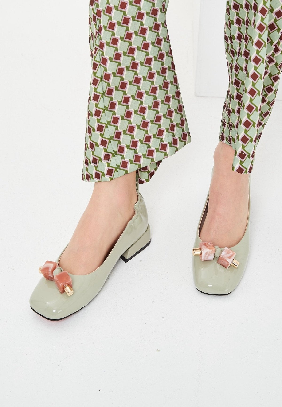 Ballerinor i patenterat läder