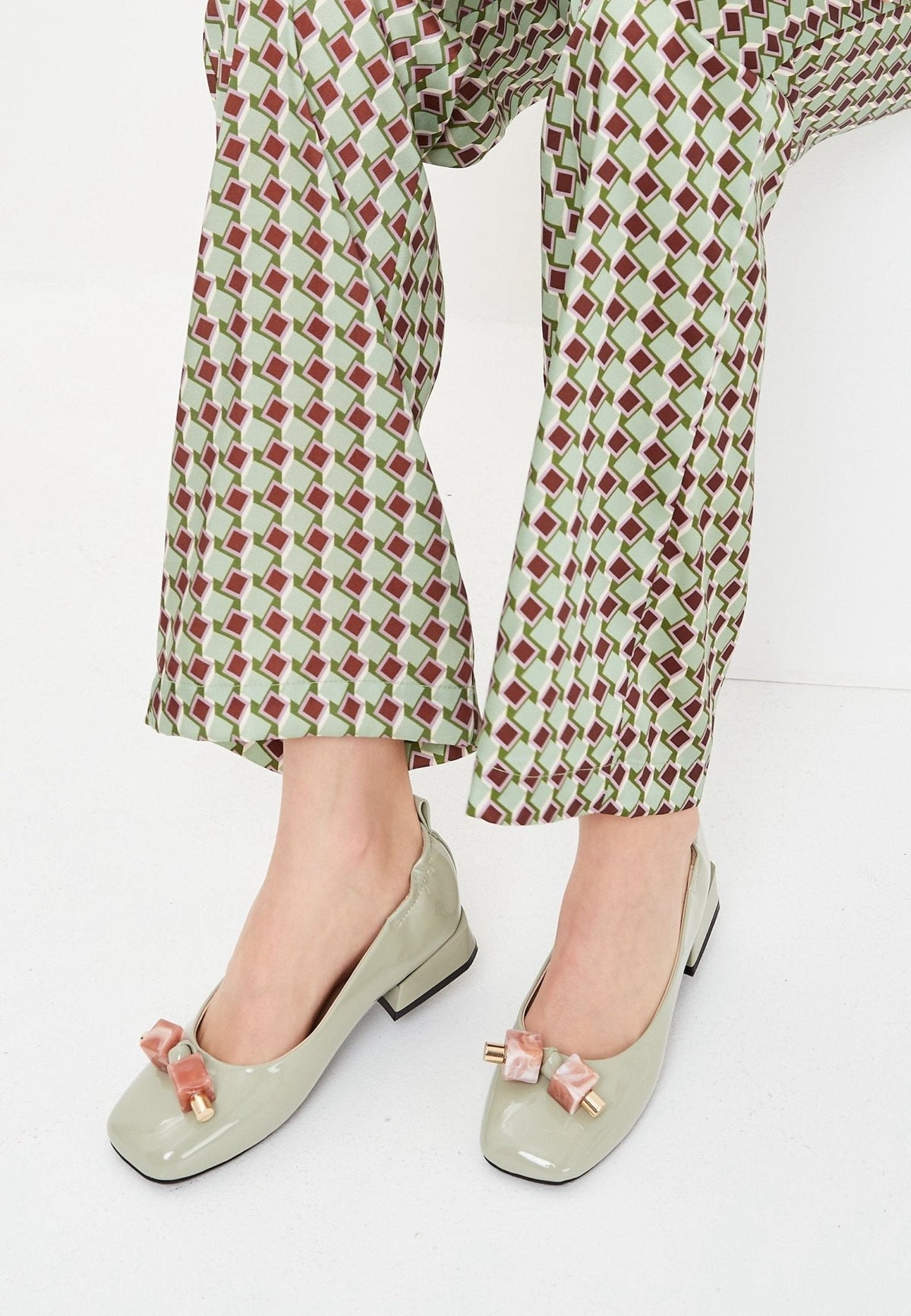 Ballerinor i patenterat läder