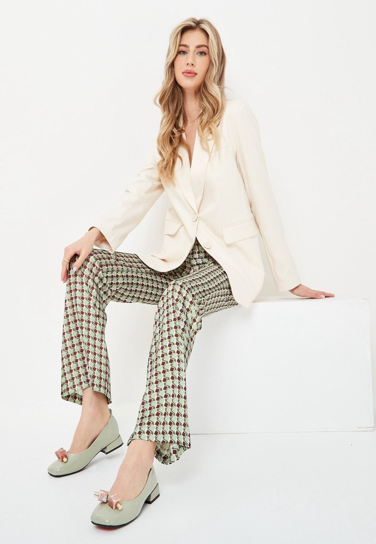 Ballerinor i patenterat läder