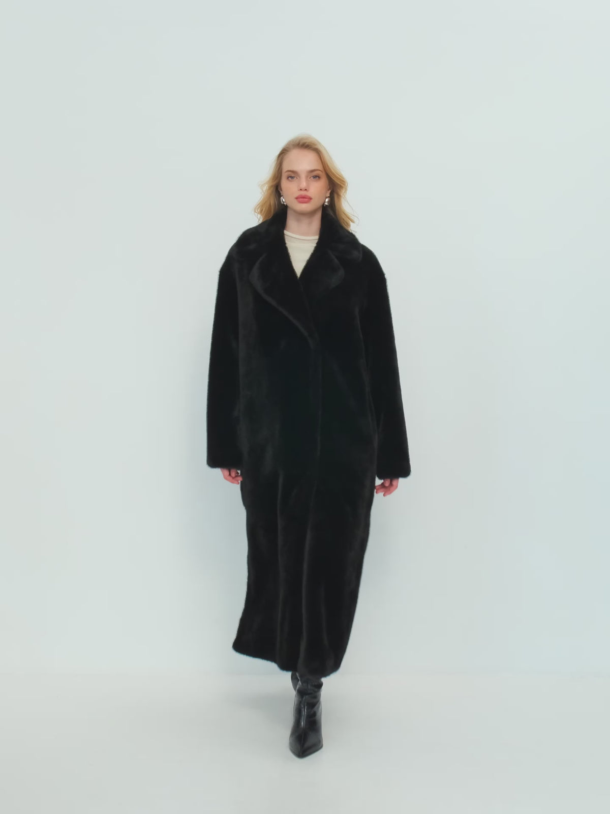 Luxurious Faux Fur Coat Freya - Black