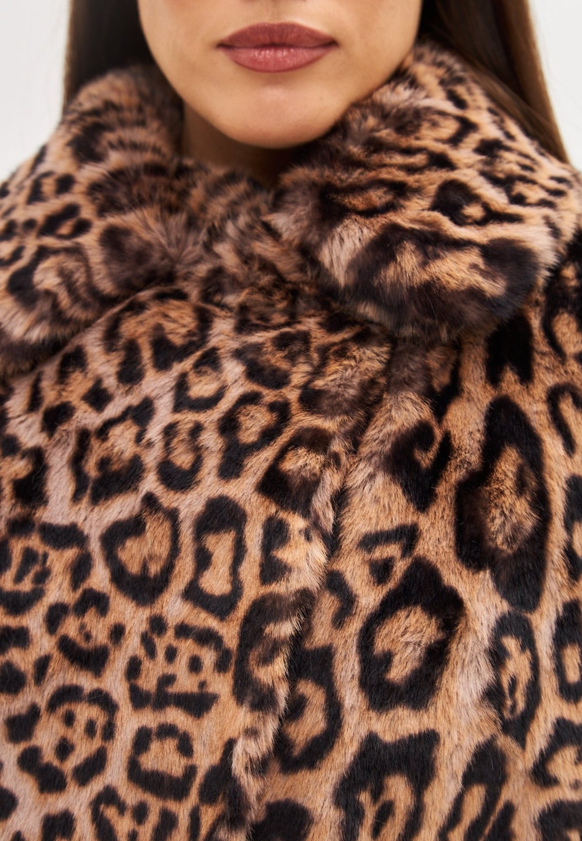 Abrigo largo de invierno con estampado animal