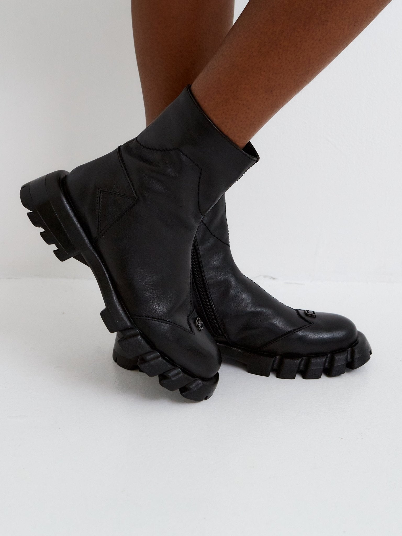 Leather Flat Sole Ankle Boots - Cesare Gaspari - Ankle Boots