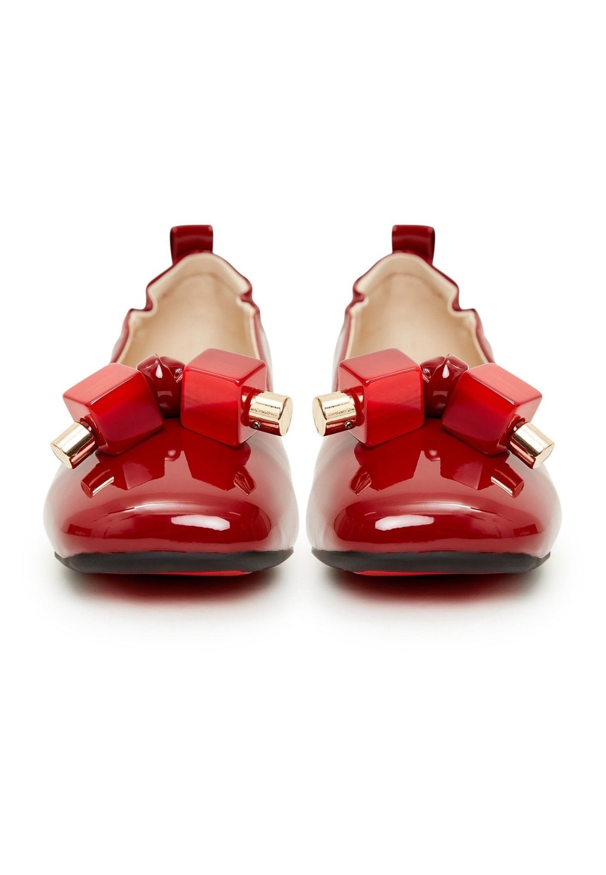 Ballerinor i patenterat läder