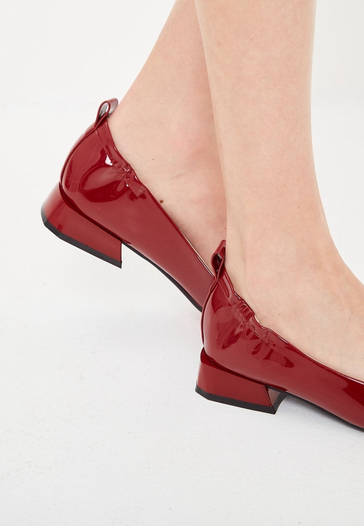 Ballerinor i patenterat läder