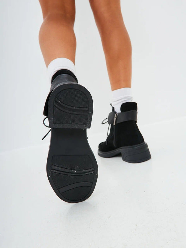 Elegantes botines con tacón en bloque