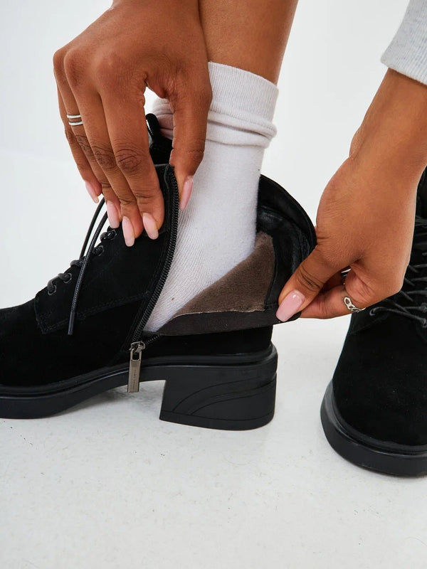 Elegantes botines con tacón en bloque